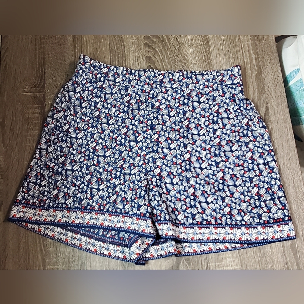 Max Studio Floral Blue Women's Shorts Size XL New with Tags